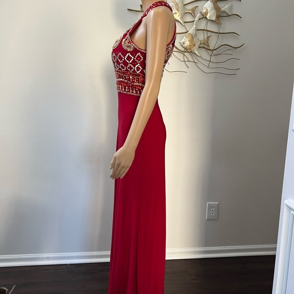 Prom High Halter Bedazzled Column Gown size 6 - Picture 5 of 9